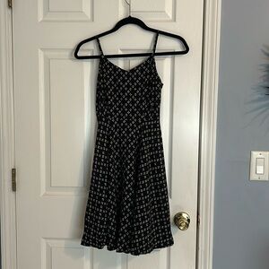 Old Navy black-and-white sundress! Size extra small! In great condition